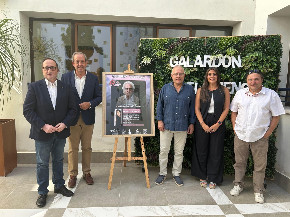  José Mª Velázquez-Gaztelu recibe el Galardón Flamenco Rafael Romero 