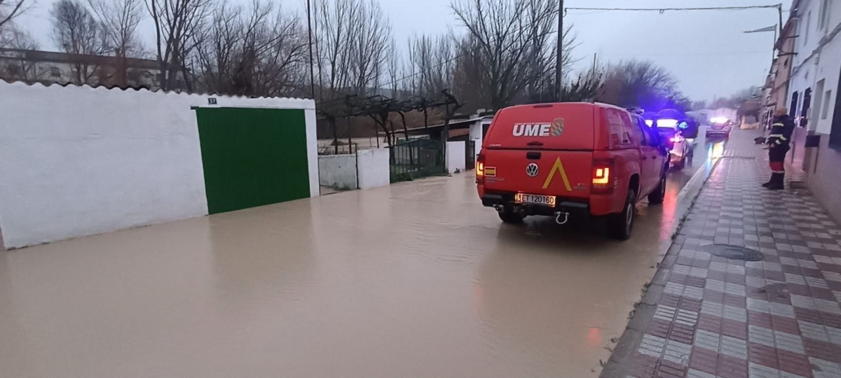  La UME se despliega en Mogón por nivel rojo del caudal del Guadalquivir 