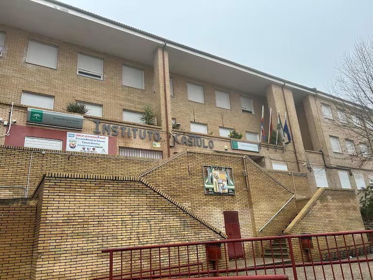  FAMPA Los Olivos denuncia la falta de inversión en centros educativos 