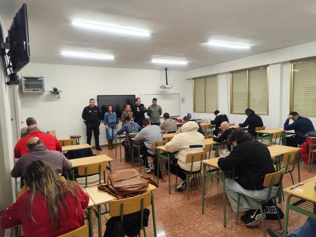  Doce personas aprueban el permiso local del taxi 