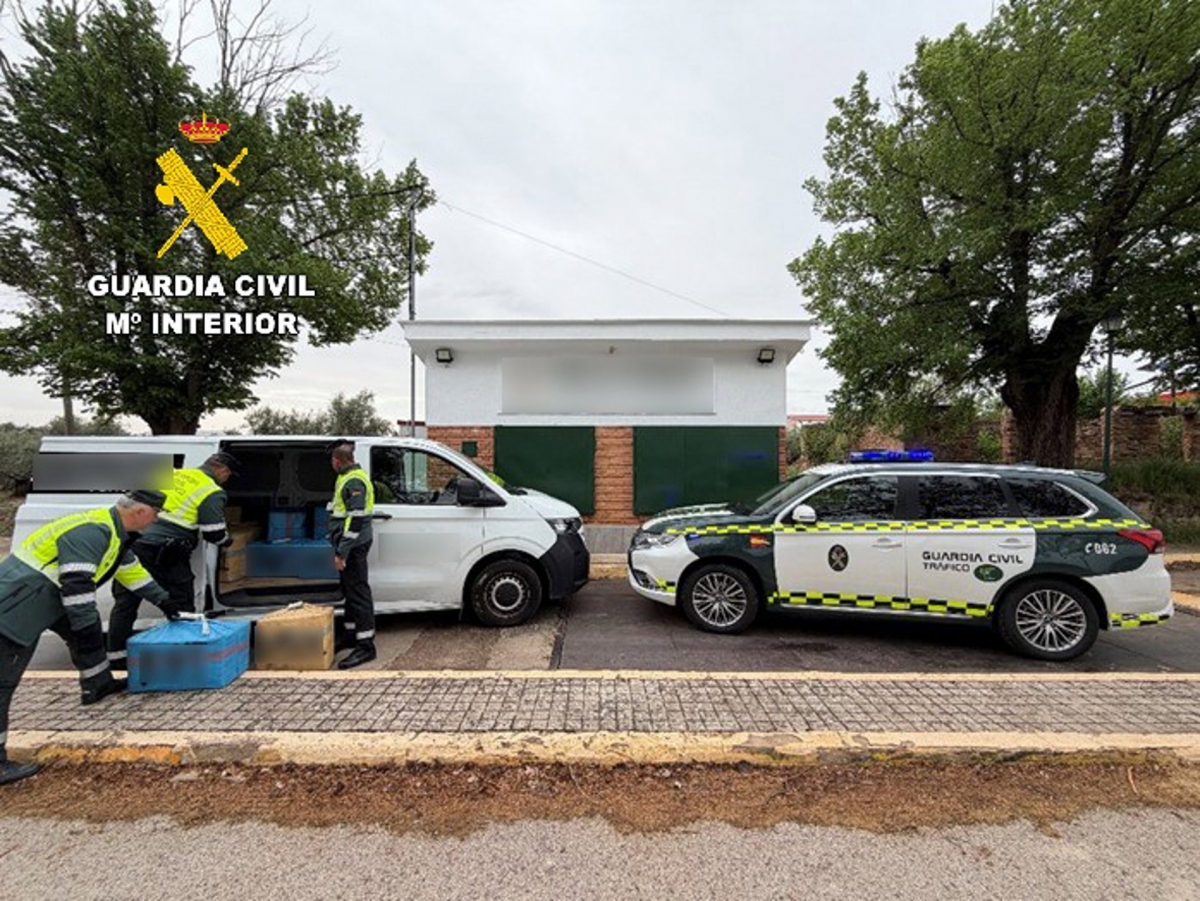  Interceptan un furgón en la A-4 con 820 kg de hachis 