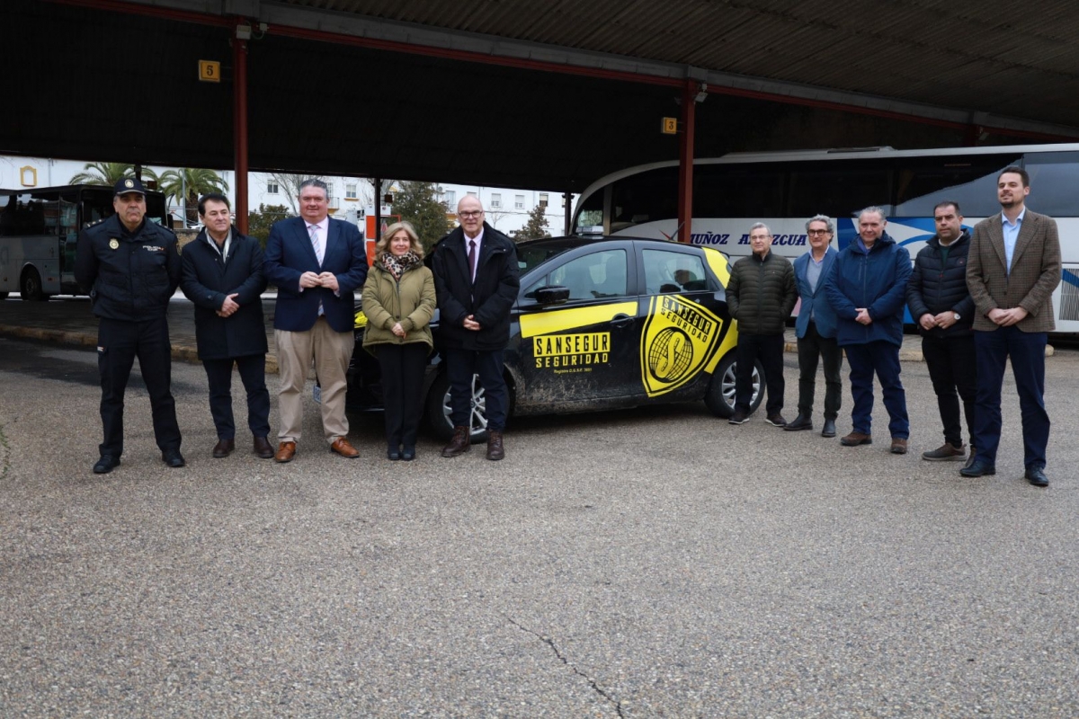  El subdelegado valora el trabajo de Alciser en Úbeda 
