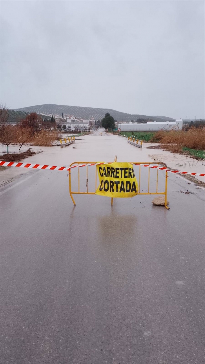  Cinco carreteras cortadas en la provincia por el temporal 