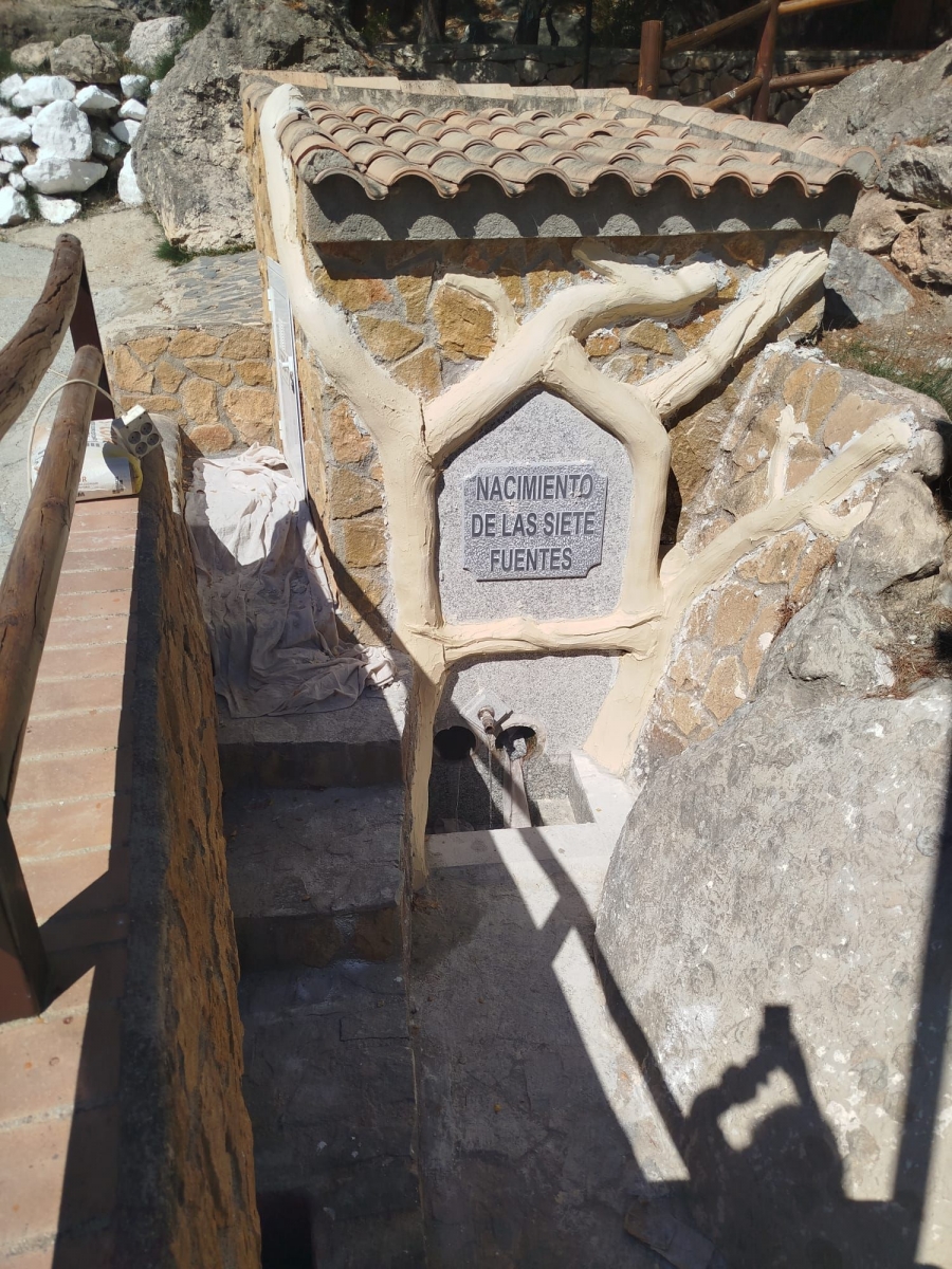  El exalcalde de Hinojares niega haber falsificado las fotos de la fuente 