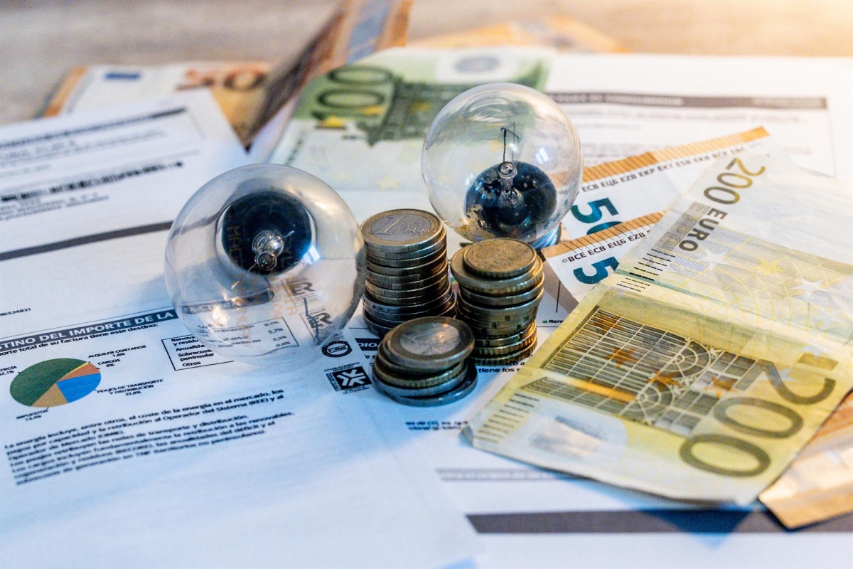  El usuario medio pagará 15 euros más por la factura de la luz de mayo 