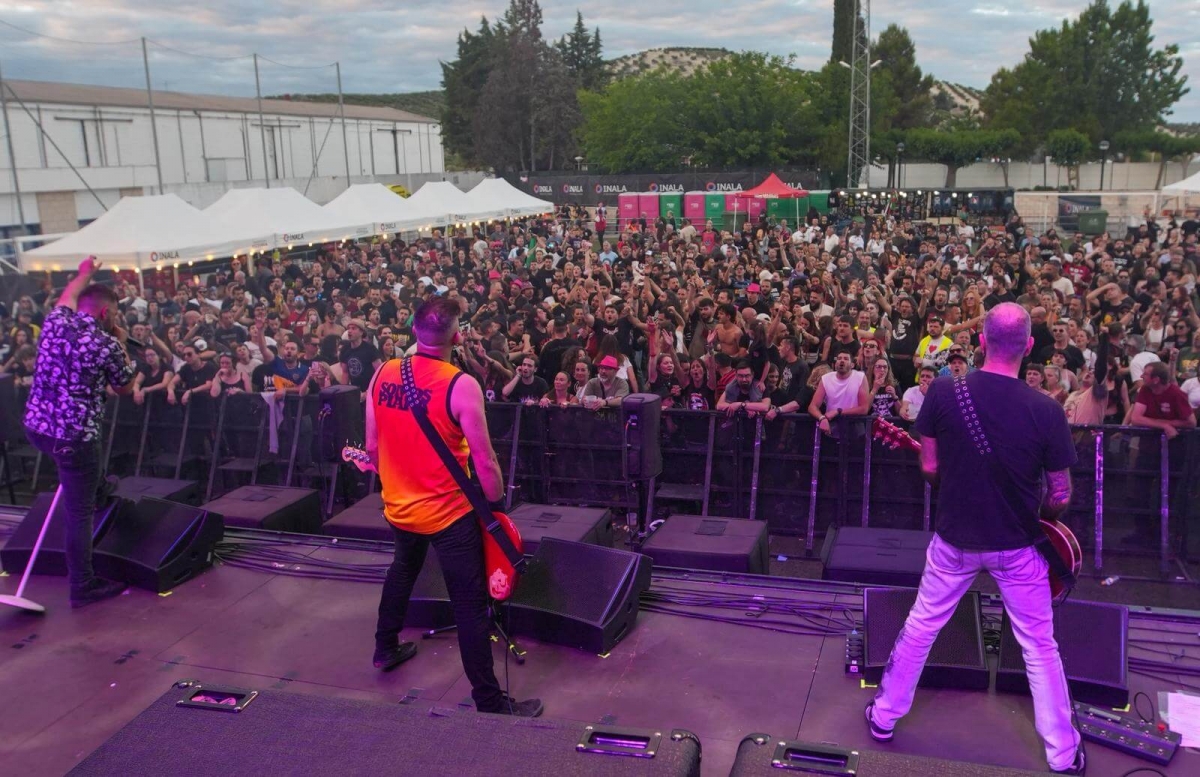  El Víncula Rock reúne a unas 1.600 personas en Escañuela 