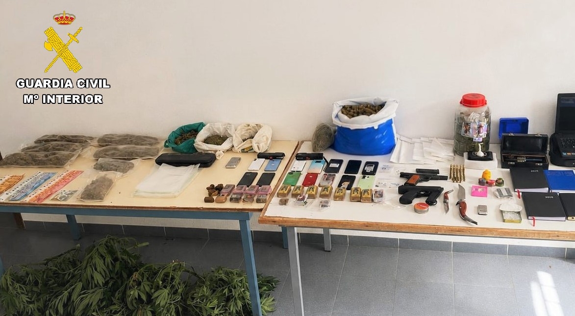  La Guardia Civil desmantela dos puntos de venta de droga en Torreperogil 