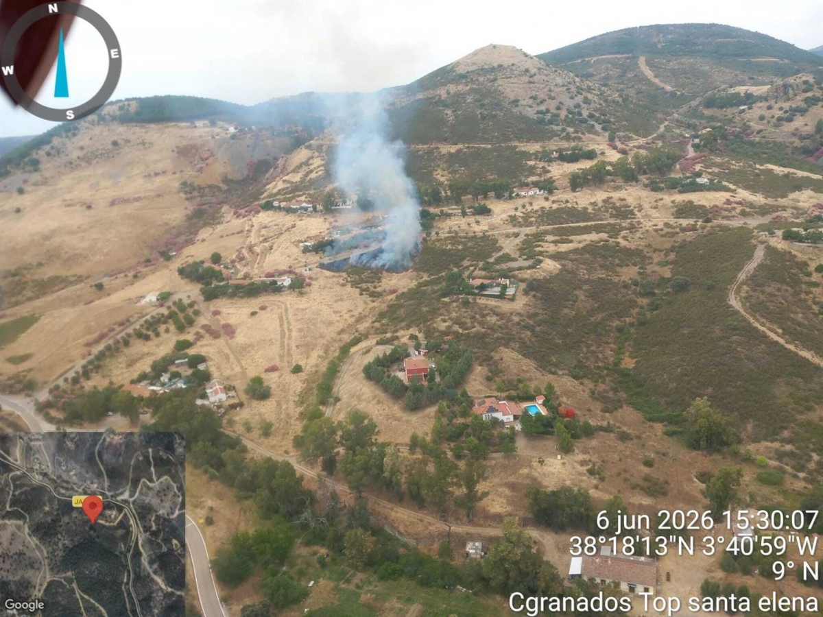 Los bomberos logran controlar un incendio en Baños de la Encina 