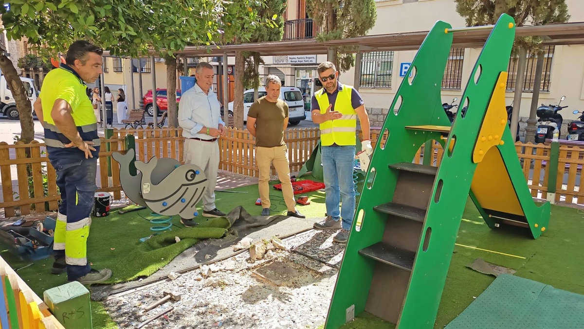  El Ayuntamiento y Diputación seguirán mejorando los parques infantiles 