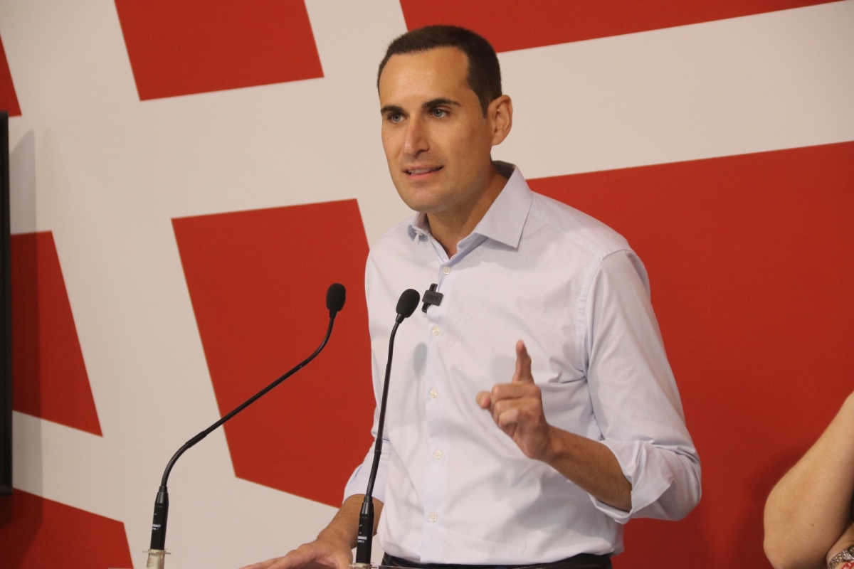 El PSOE exige la dimisión del consejero de Universidades