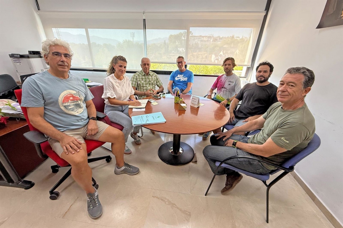  El Ayuntamiento aborda la reforma de la piscina cubierta de La Salobreja 