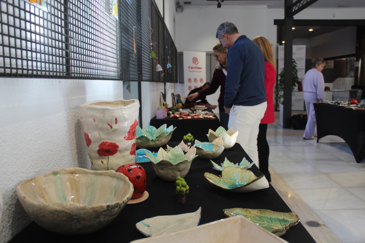  Cáritas instala su mercadillo navideño en el Colegio de Arquitectos 