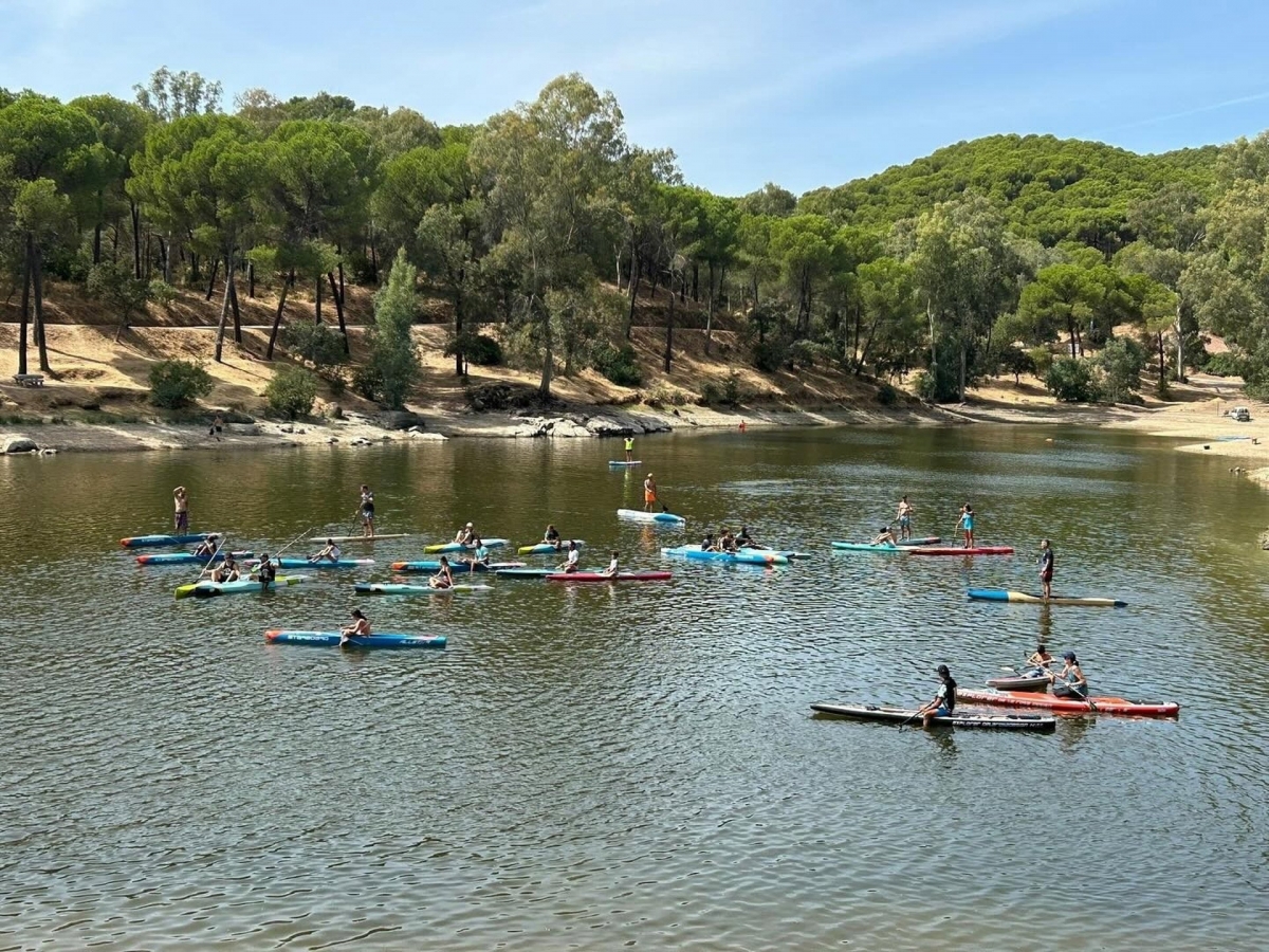  El Encinarejo vuelve a lograr la bandera azul como playa de interior 