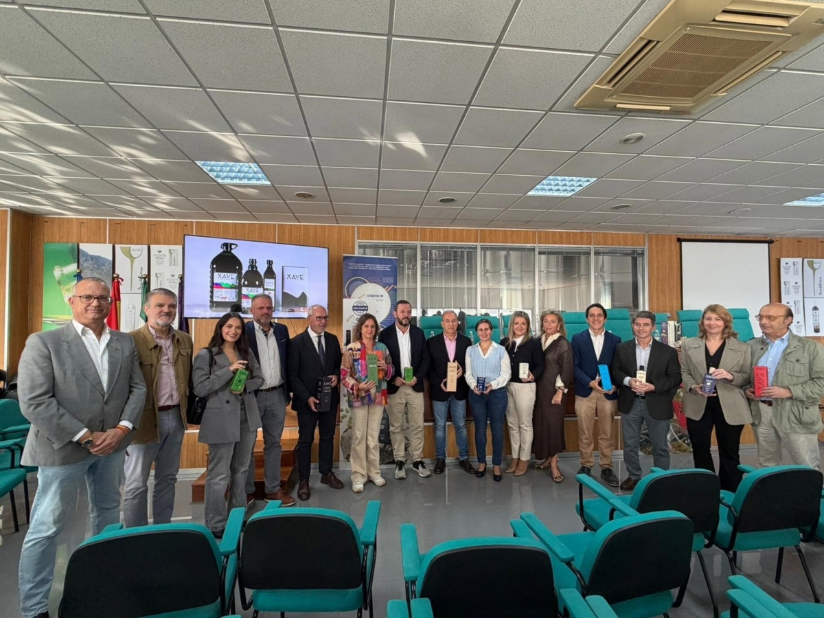 La cooperativa Ciudad de Jaén vende 5.000 botellas de su AOVE solidario