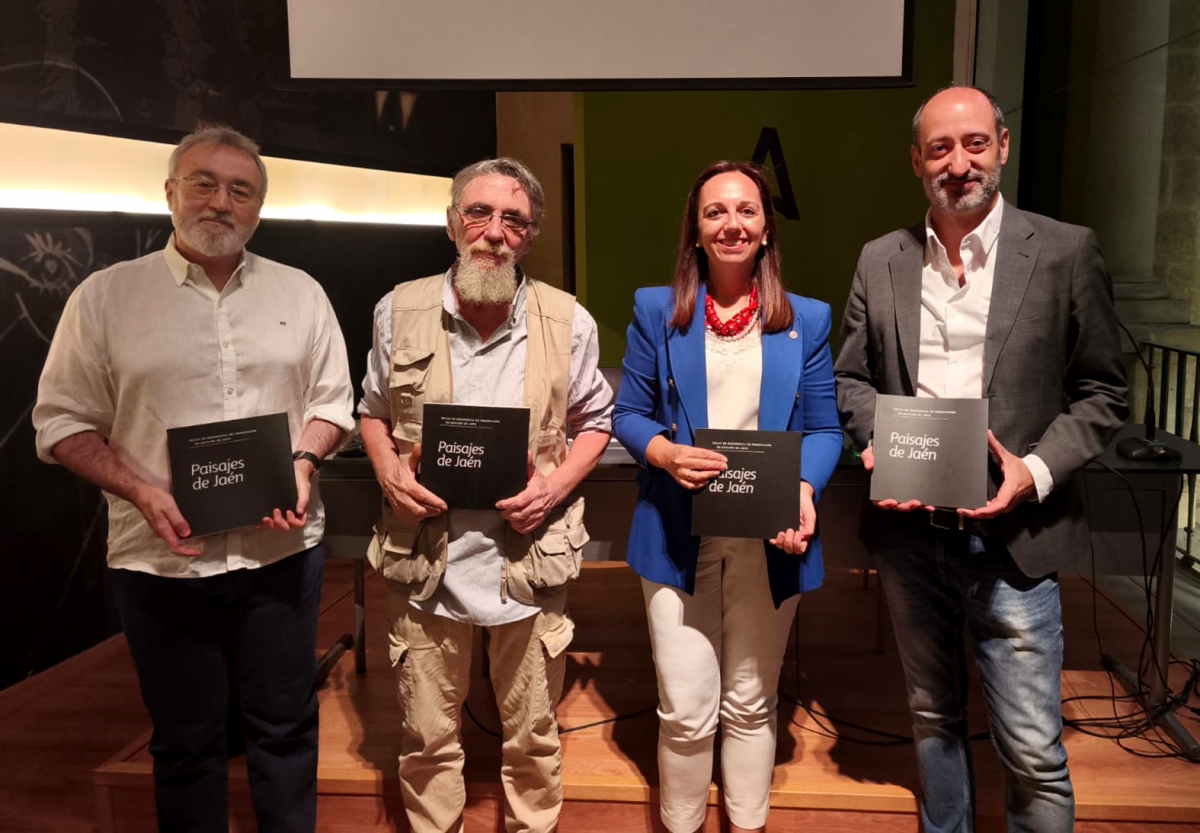  La UJA presenta el catálogo de Becas de Residencia ‘Paisajes de Jaén’ 