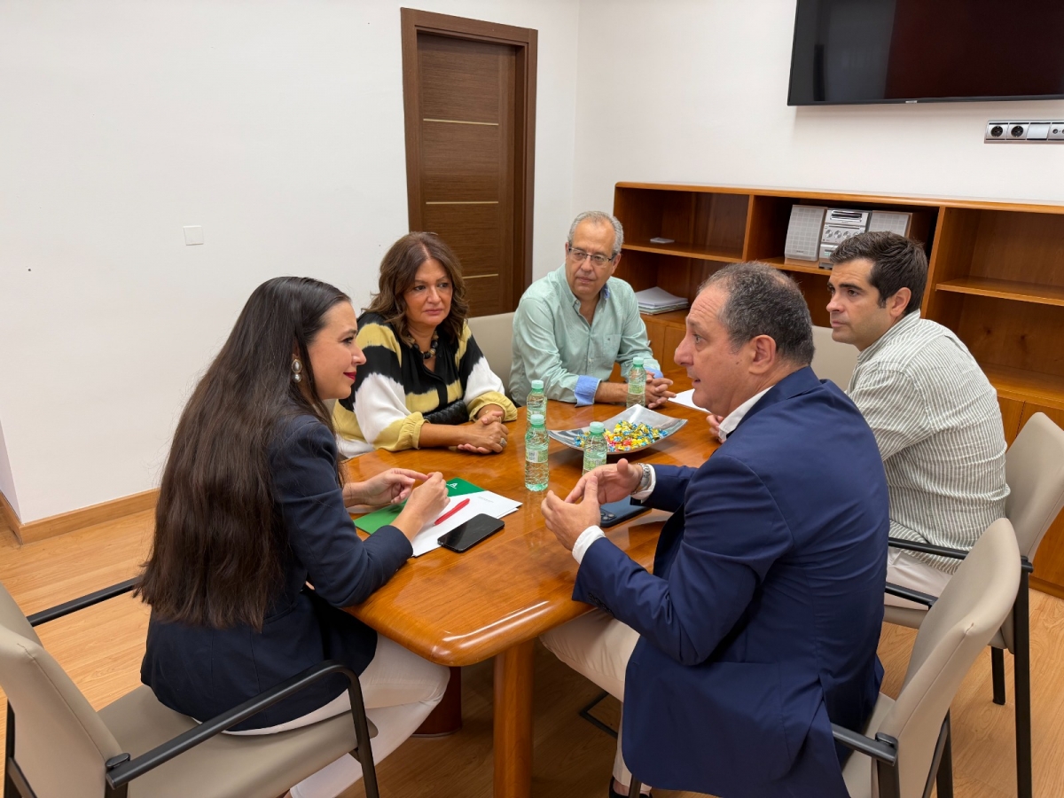  Sanidad y el Colegio de Farmacéuticos de Jaén estrechan su colaboración 