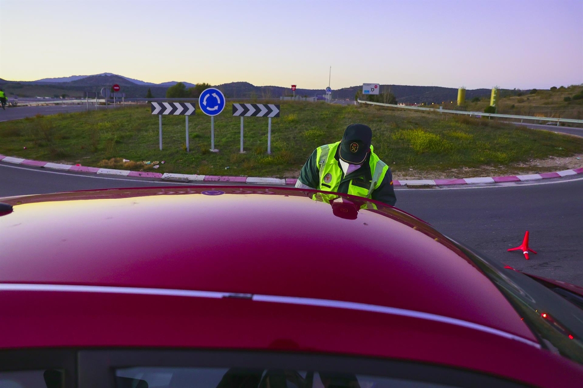  La DGT activa una campaña de vigilancia de distracciones al volante 