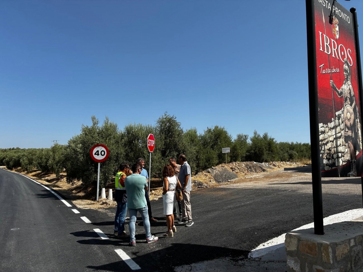  La Diputación interviene en las carreteras de Ibros y Canena 