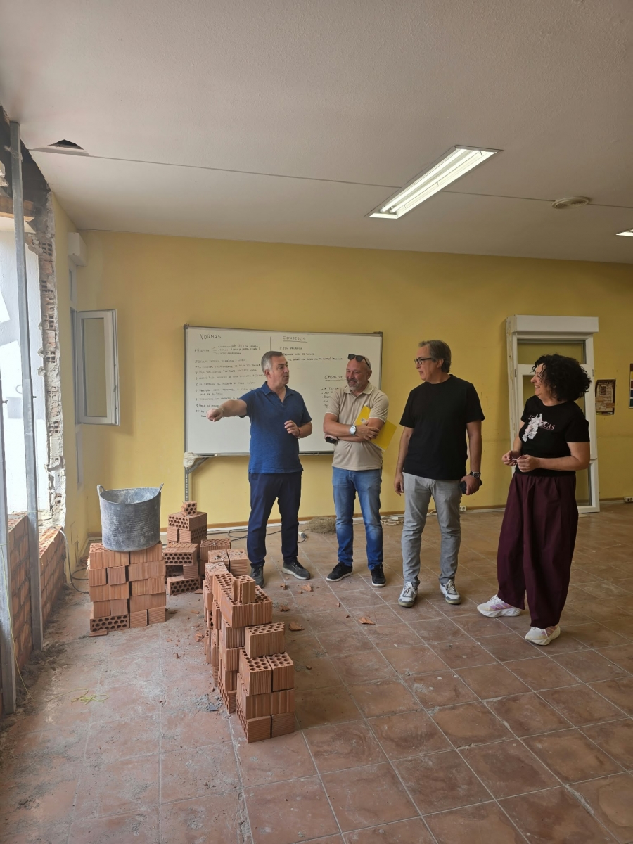  Obras en la UPM tras impactar un coche contra la fachada 