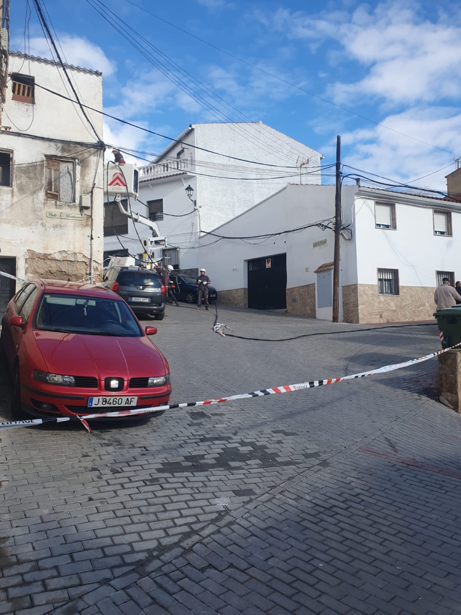  Más de 200 vecinos pasan la Nochebuena sin luz en un barrio de Huelma 