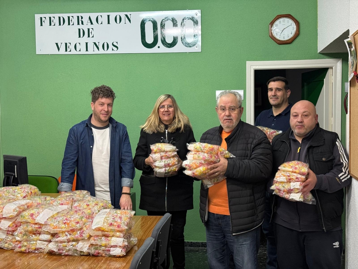  La Federación O.CO entrega caramelos a las asociaciones vecinales 