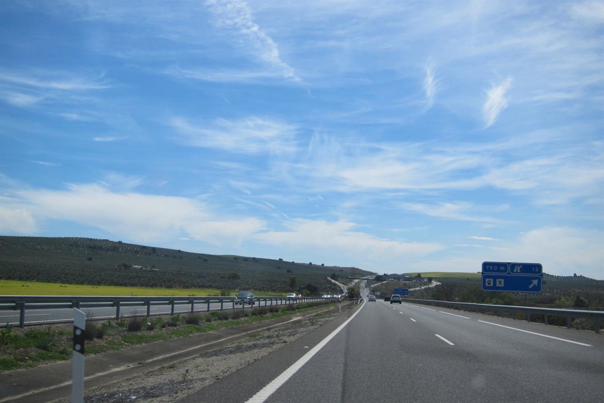  Más de 200 millones para la mejora de firmes de la A-4 y A-44 