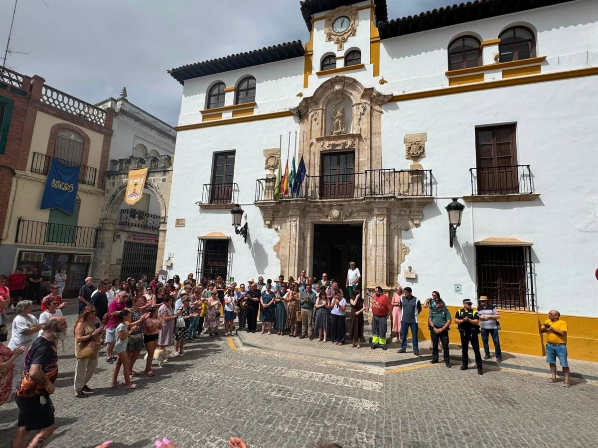  Alcaudete guarda un minuto de silencio por el asesinato de Araceli 
