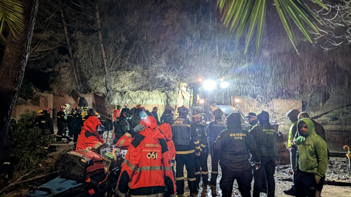  Un herido por la caída de un muro en un parque de Canena 