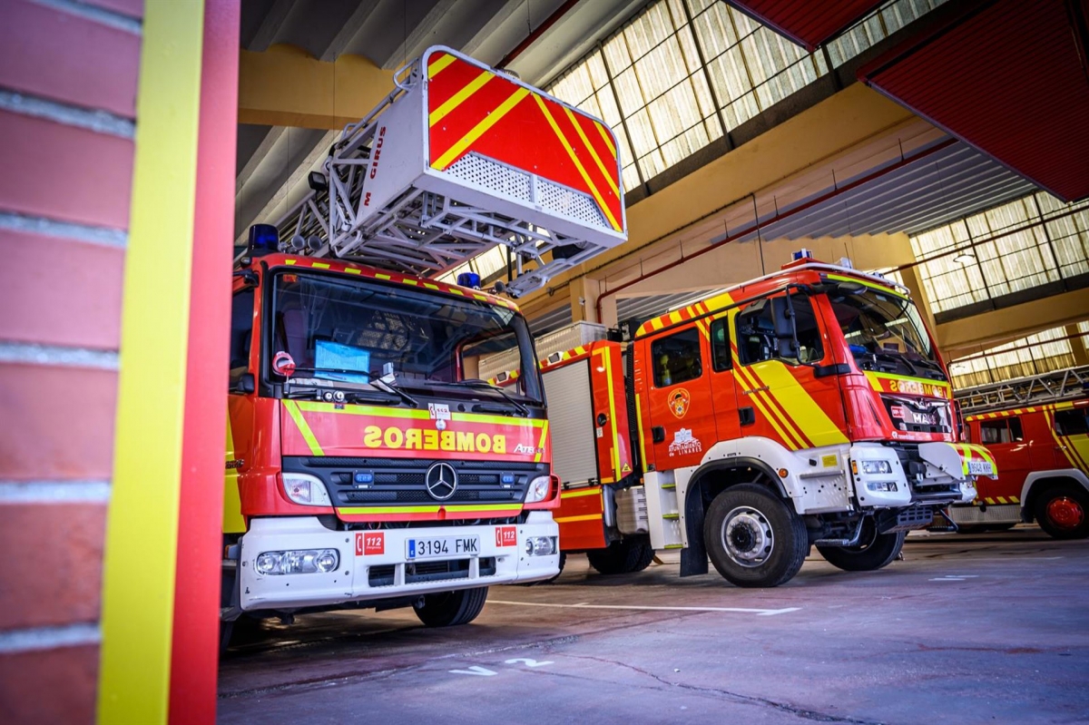  Desalojan a 150 vecinos por un incendio en un bloque de Linares 
