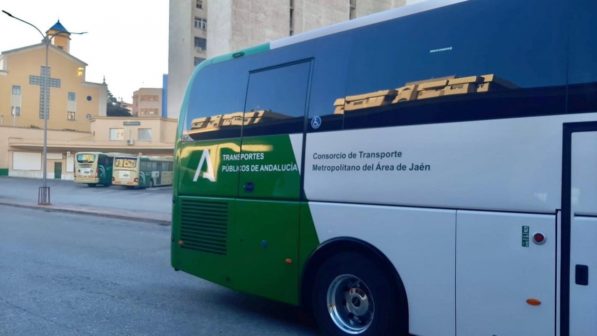  La Junta refuerza los autobuses matinales por la feria de Martos 