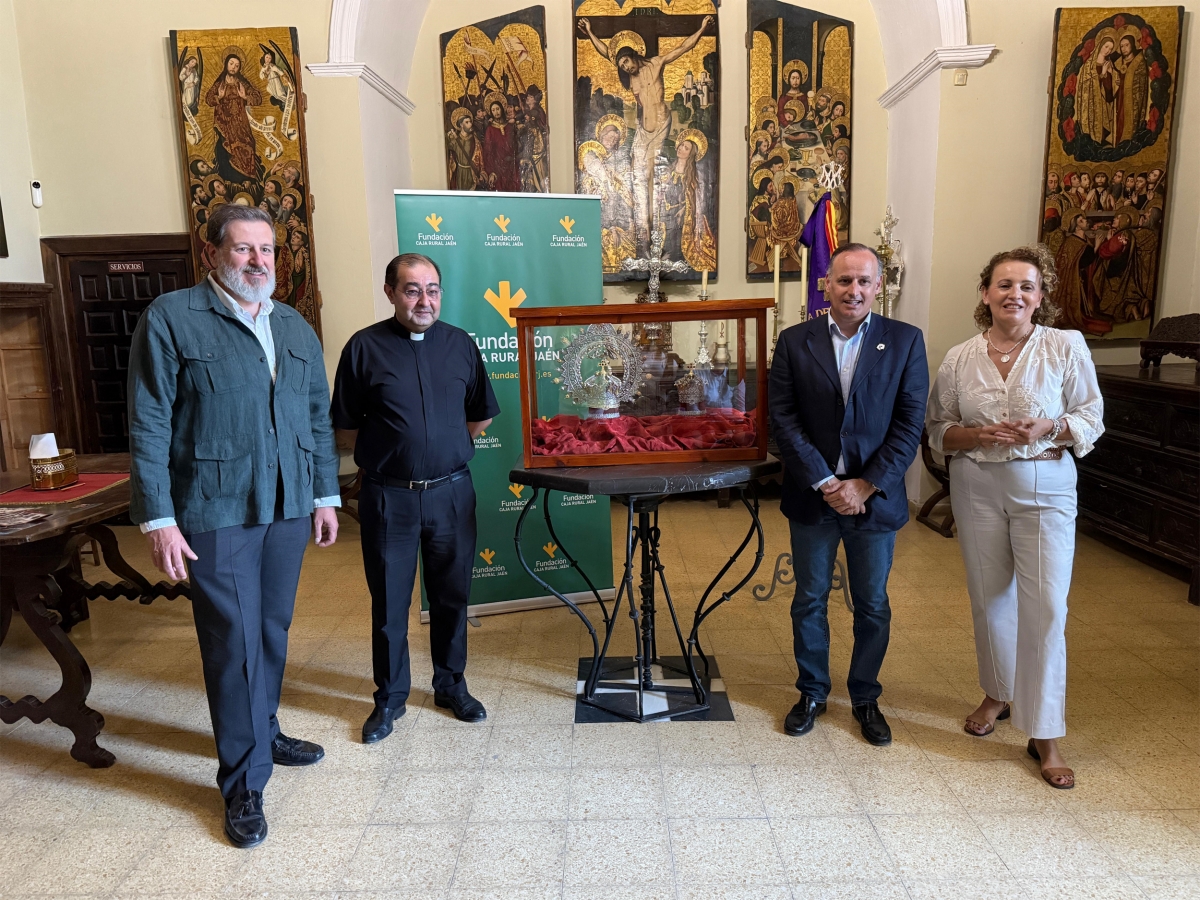  Baeza restaura las coronas de la Virgen del Alcázar y del Niño Jesús 