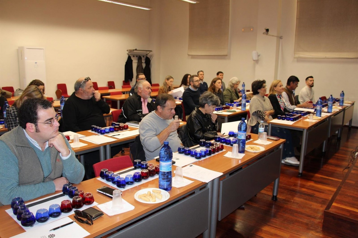  La UNIA en Baeza acoge la Cata de AOVE de nueva cosecha 