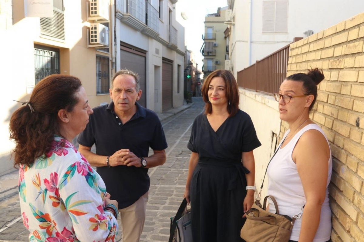 El PSOE denuncia "el recorte" de docentes en el colegio Santo Tomás