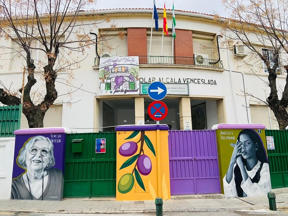 Dos detenidos por intento de robo en un colegio de la capital