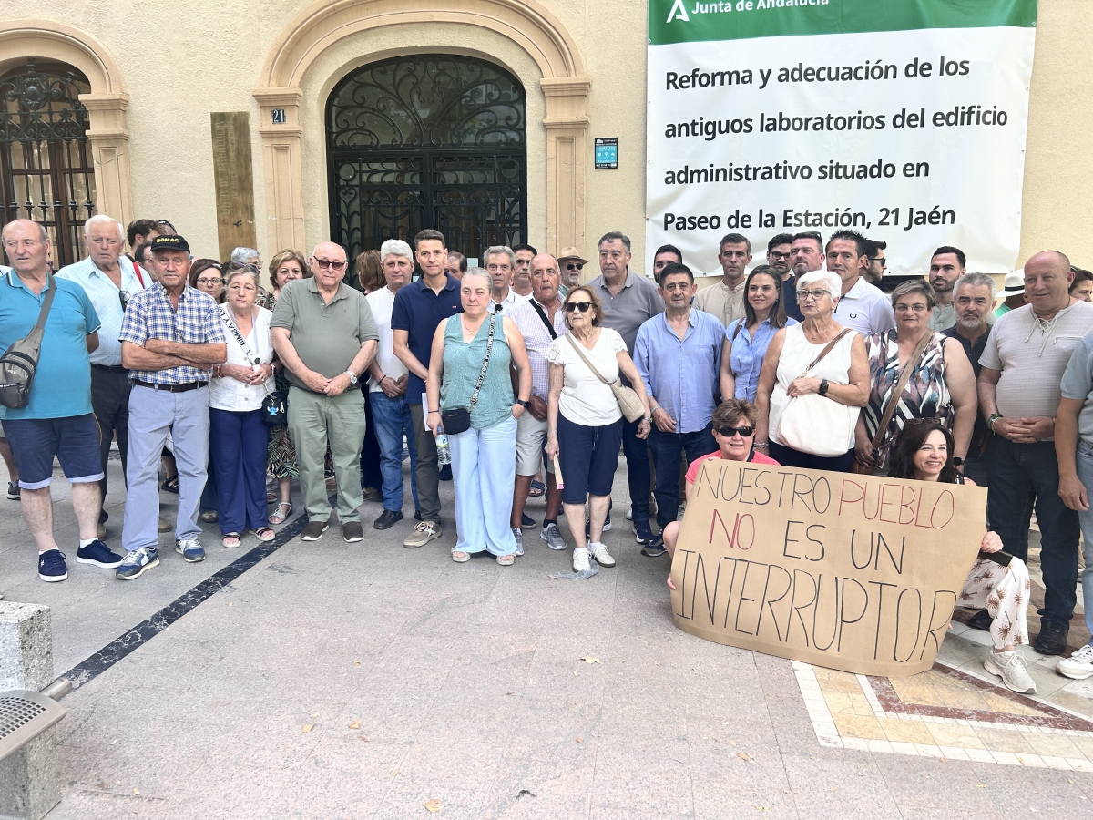  El PSOE apoya la protesta vecinal por los microcortes de luz 