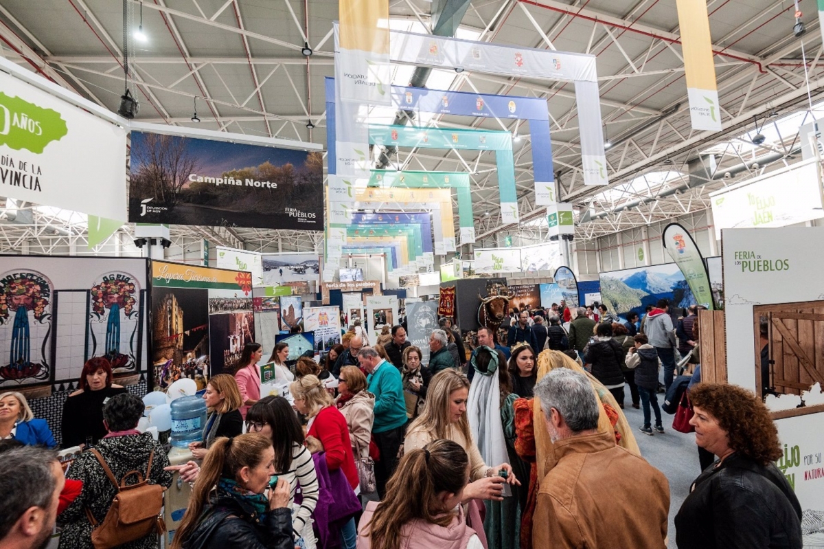  Jaén abre el tarro de sus mejores esencias en la Feria de los Pueblos 
