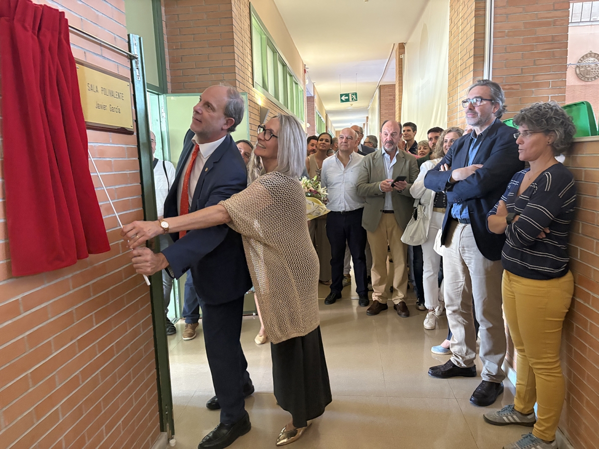  La UJA dedica la sala polivalente del pabellón deportivo a Javier García 