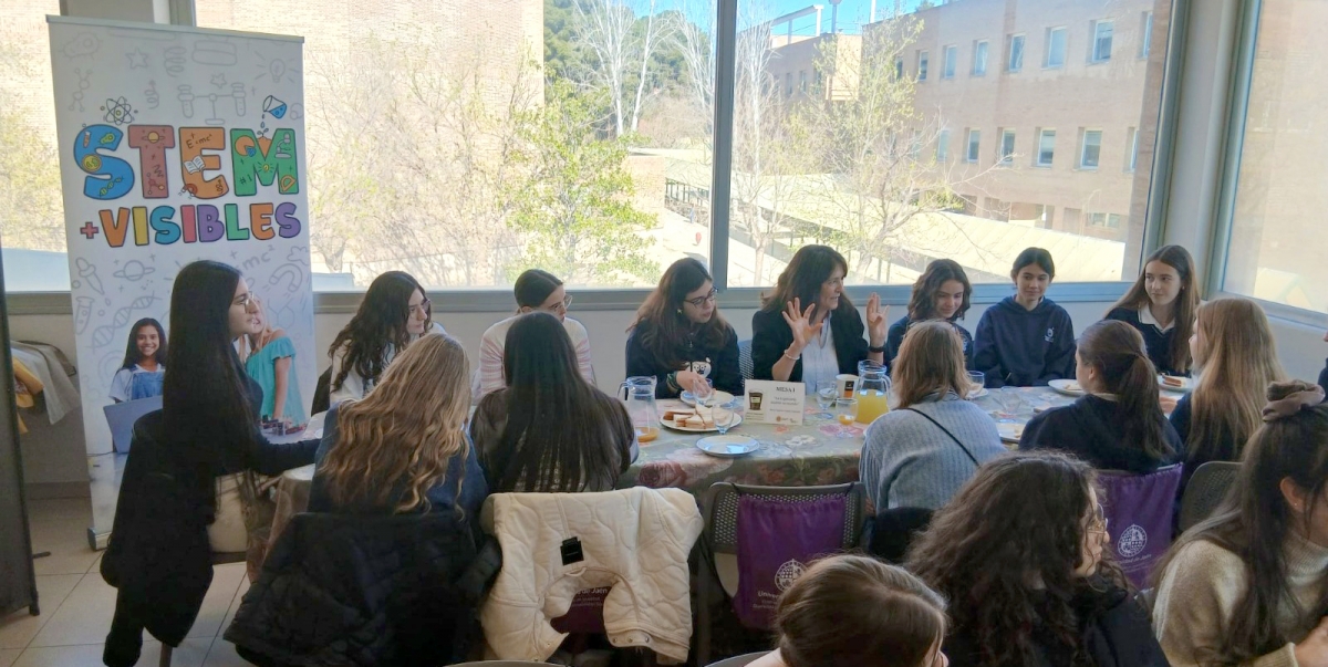  Un 'Café con Ciencia' para despertar vocaciones científicas entre mujeres 