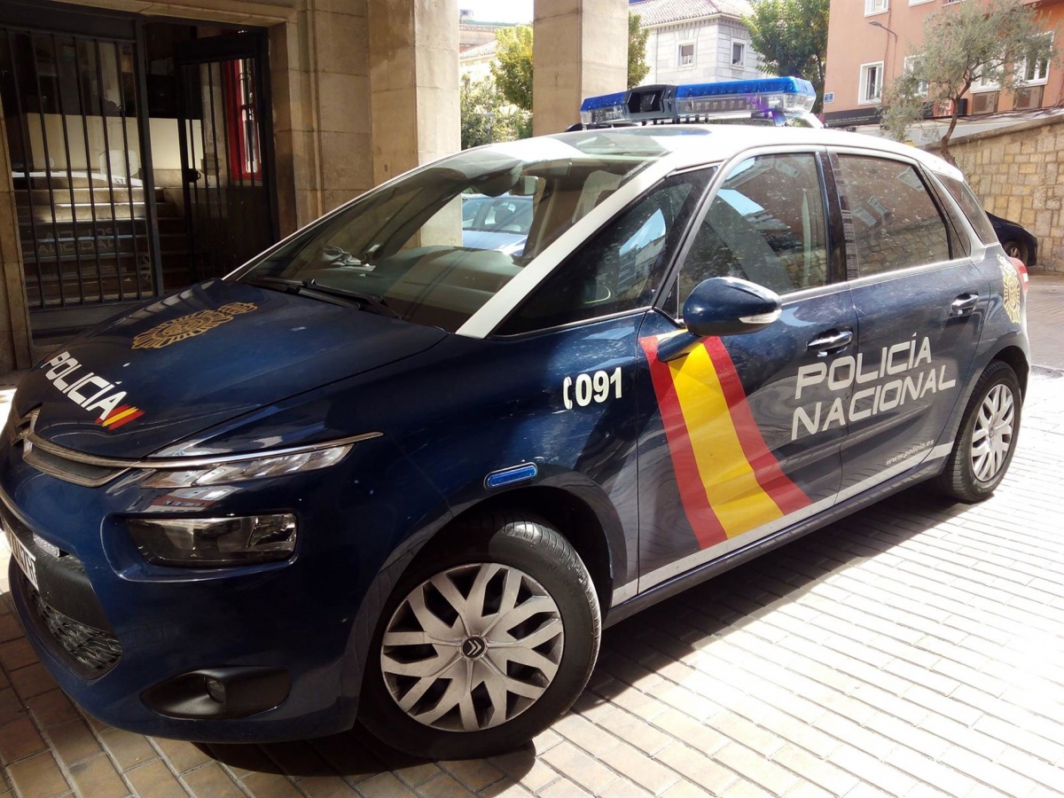  Detenida una pareja por atracar un estanco con unas tijeras 