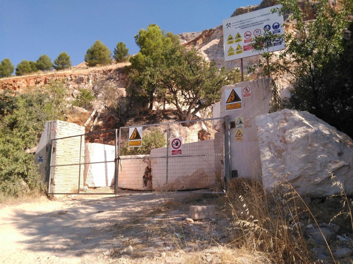  La cantera de la Fuente de la Peña sigue sin ser restaurada 