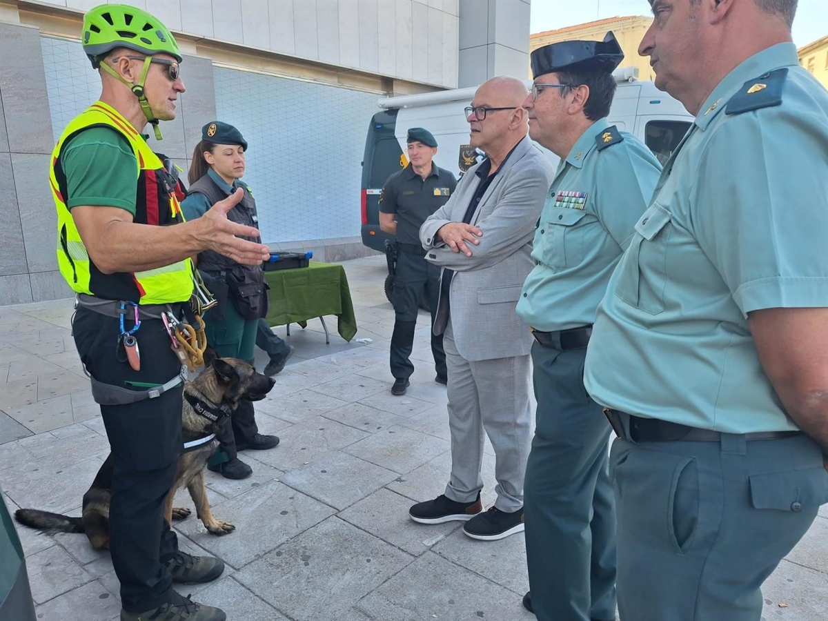  Unos 2.300 escolares acuden a una exhibición de la Guardia Civil 