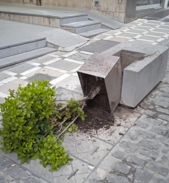 Nuevos actos vandálicos en varios espacios públicos de la capital
