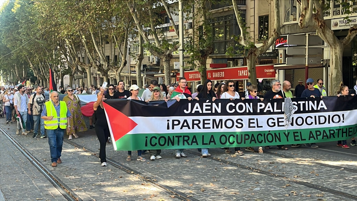  Jaén se manifiestan contra el genocidio de palestinos 