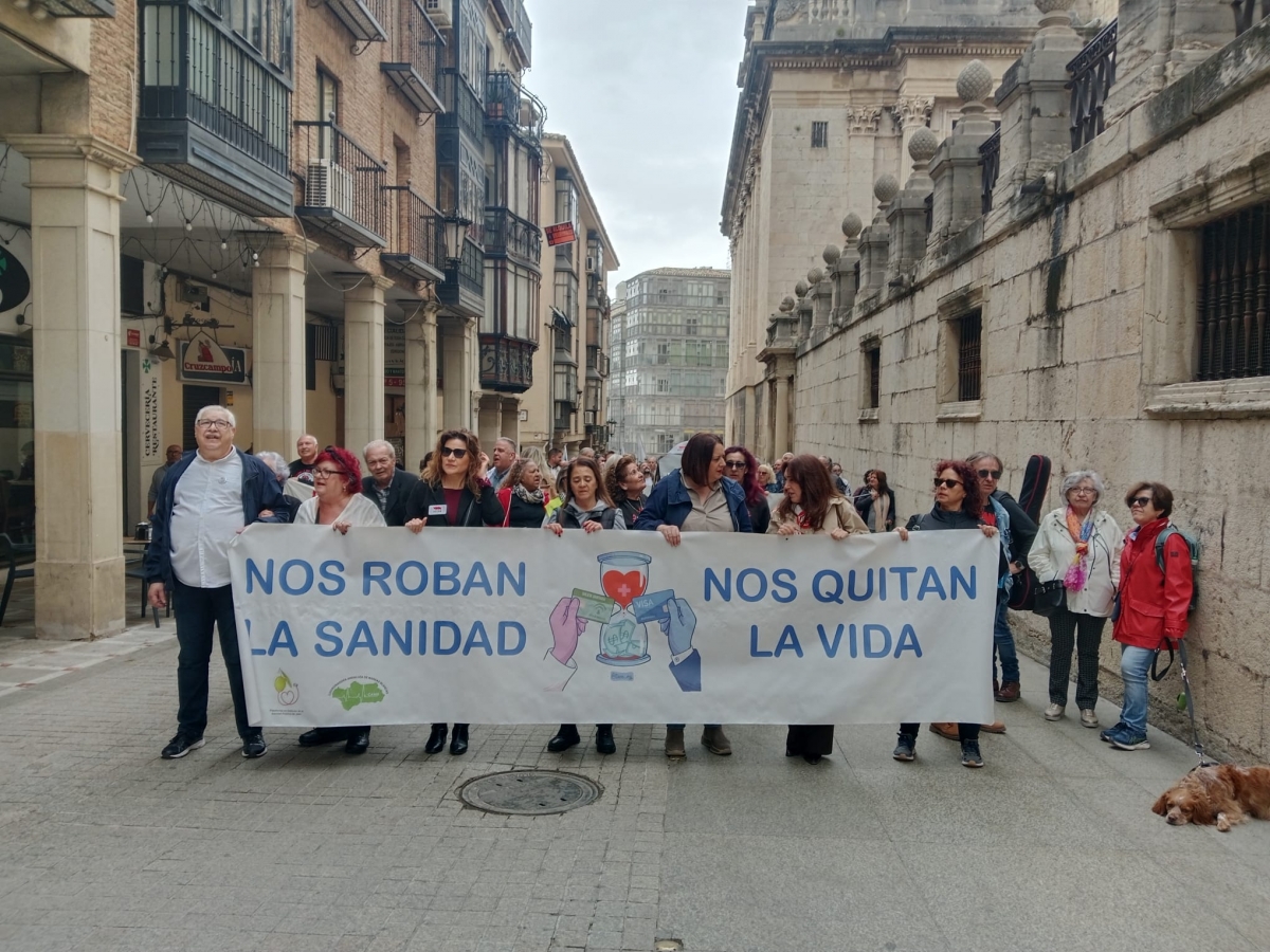  Jaén se tiñe de blanco en defensa de la Sanidad Pública 