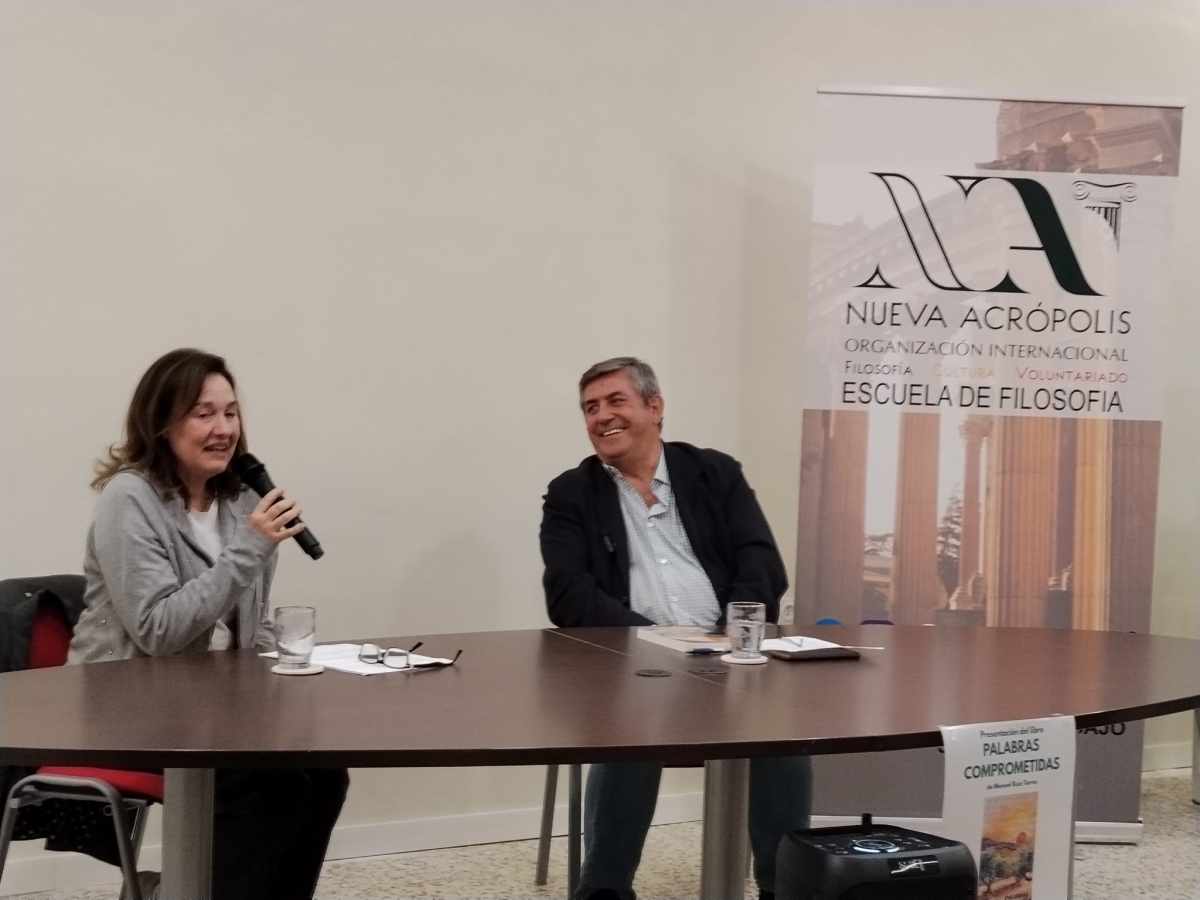  Manuel Ruiz presenta su libro "Palabras comprometidas" 