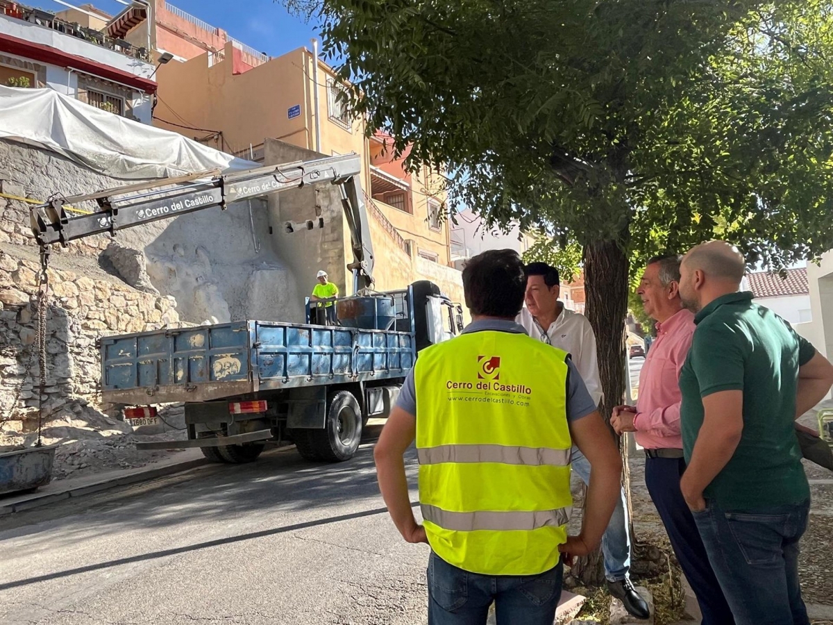 El Ayuntamiento termina las obras del muro caído en la Circunvalación