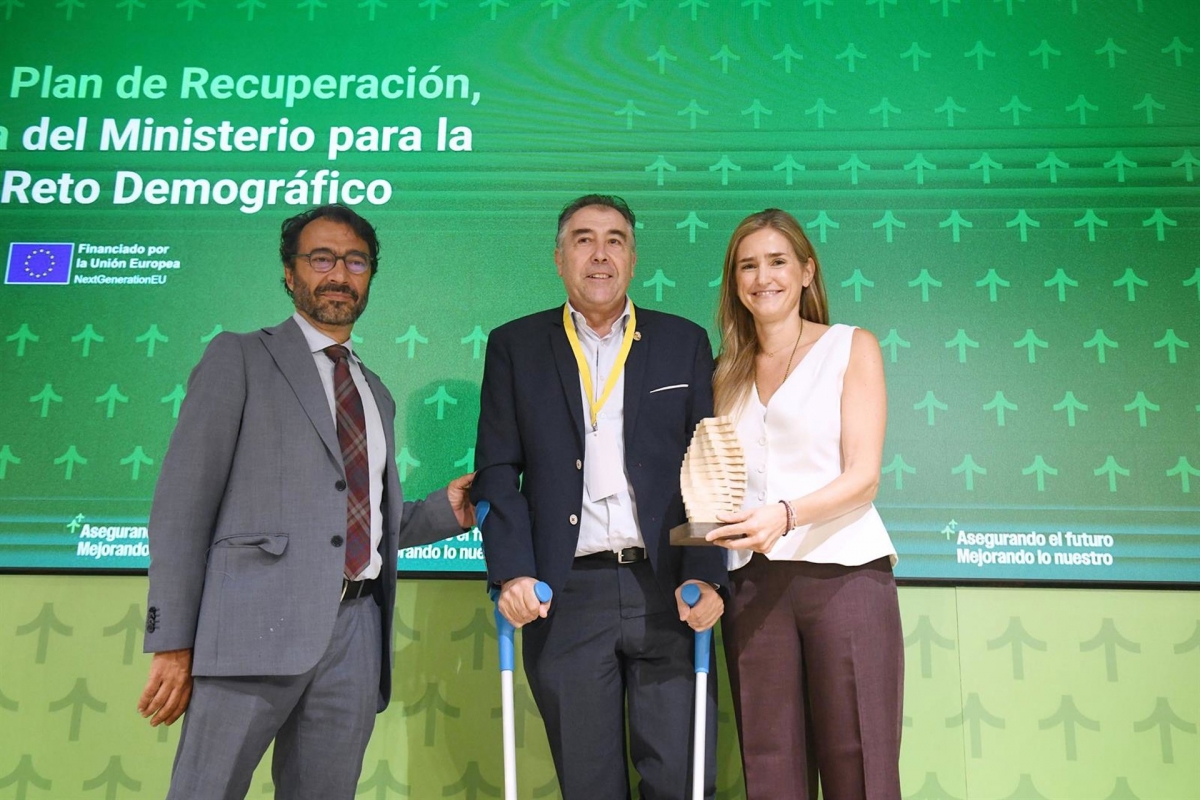  El Gobierno reconoce a Navas de San Juan por su proyecto de energía solar 