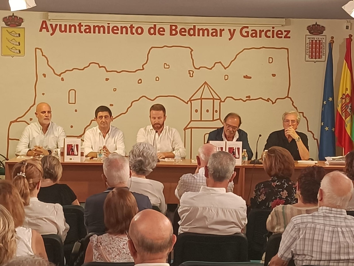  Paco Reyes participa en la presentación de ‘La fuente de los tristes’ 