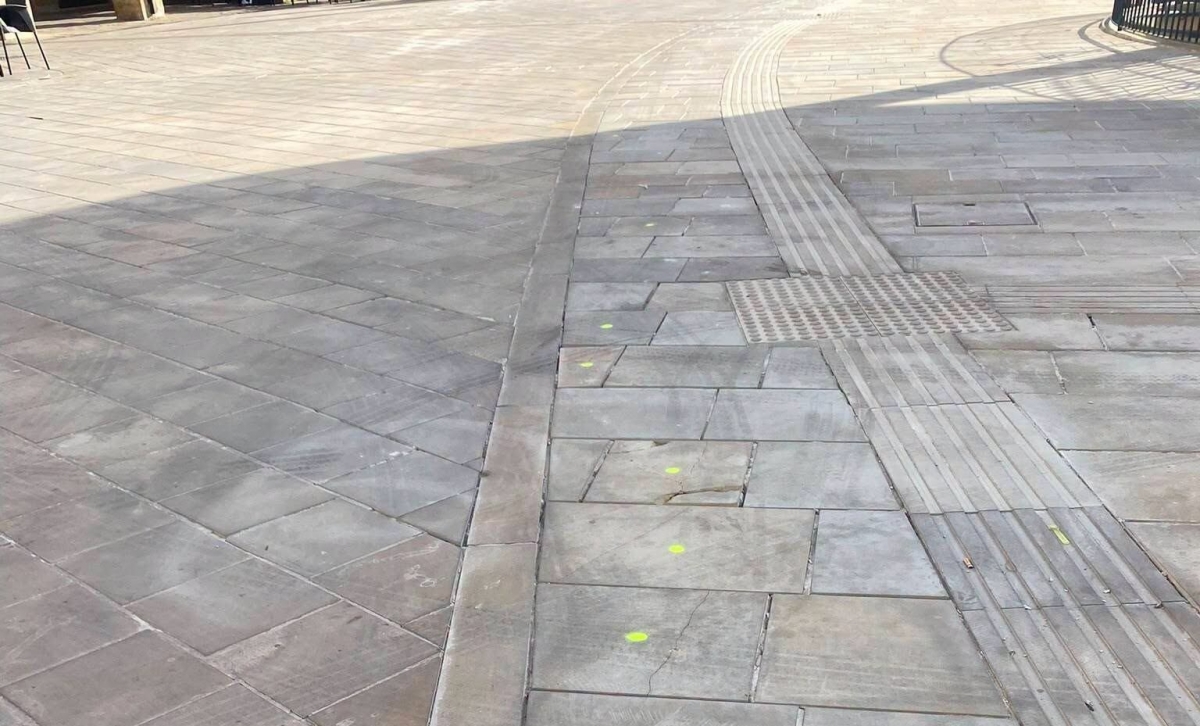 Críticas al estado del Paseo de Baeza tras la inauguración de su reforma 