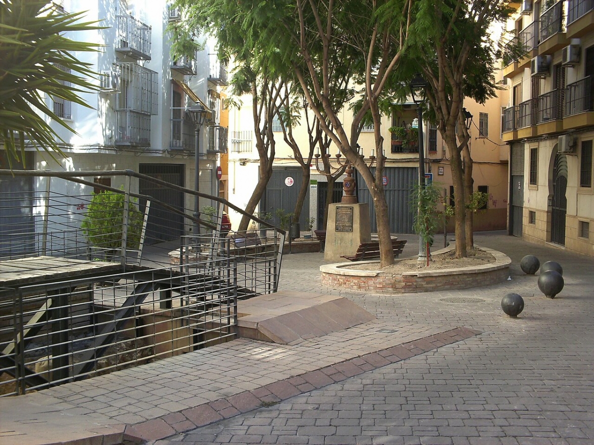  Desalojan a unos 100 vecinos en la plaza de los Huérfanos 